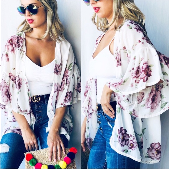 Sold 🌼Flirty Floral kimono with ruffles - Picture 1 of 3